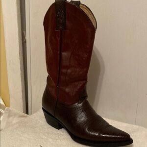 Size 9 color brown and burgundy made in mexico l100% leather